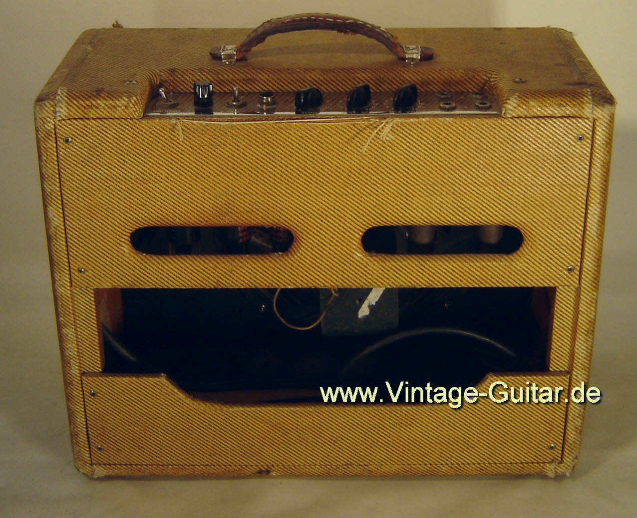 Fender Deluxe Amp 1957 3.jpg
